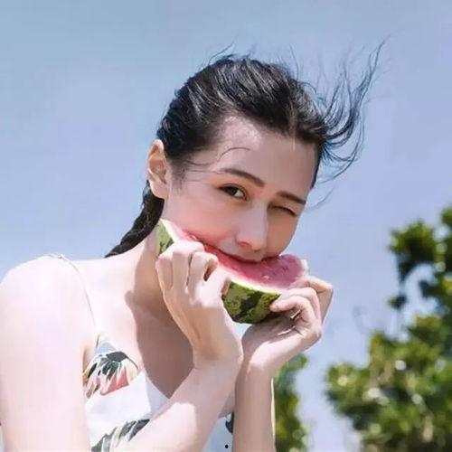 头像小孩吃瓜搞笑女生,萌娃吃瓜搞笑瞬间，萌翻网友
