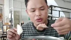 泰国铃铛大叔吃瓜,揭秘泰国街头美食风情