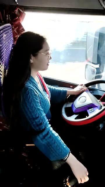 女生请我吃哈密瓜,女生请我品尝哈密瓜的美好时光