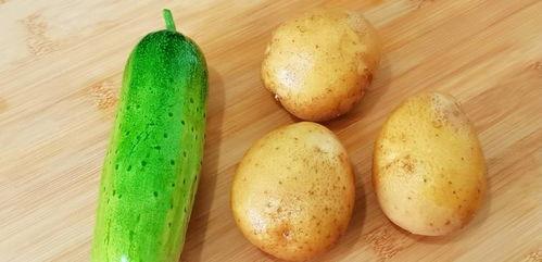 土豆吃瓜少女,揭秘校园里的独特风采