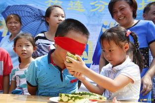 吃瓜比赛图片儿童,吃瓜比赛欢乐瞬间