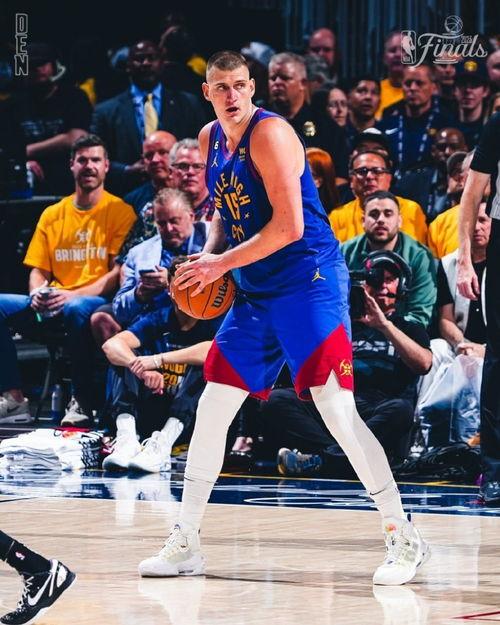 篮球总决赛吃瓜