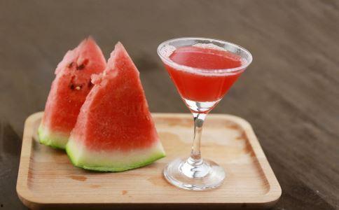 宿舍夏日吃瓜拍照,欢乐拍照瞬间集锦