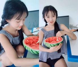 宿舍夏日吃瓜拍照,欢乐拍照瞬间集锦