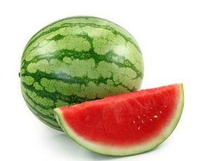 聊城吃瓜照片,吃瓜照片里的市井风情