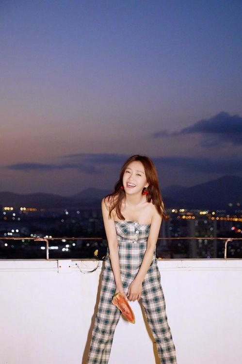 拍电影女演员吃瓜,揭秘电影女演员的幕后美食故事