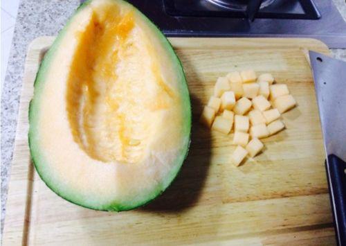 吃哈密瓜不能同时吃什么,揭秘不能与哈密瓜同食的食物