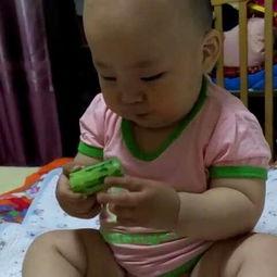 婴儿弄吃小瓜,探索婴儿吃小瓜的奇妙瞬间