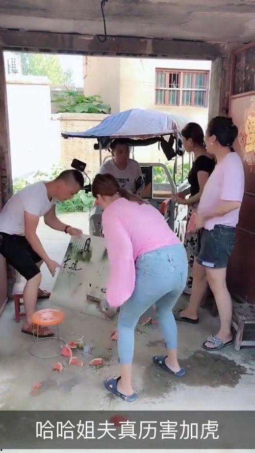 尴尬场面吃瓜群众,吃瓜群众围观热议