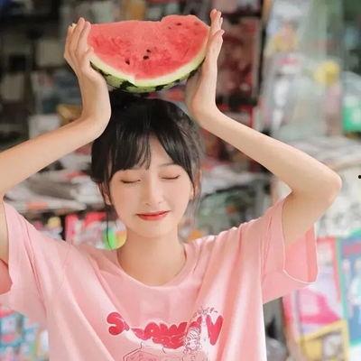 重庆吃瓜少女头像情侣,甜蜜瓜味，共享生活点滴