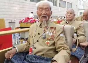 老兵爷爷吃白瓜