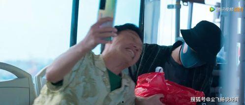 男人吃瓜落泪,揭秘男人吃瓜落泪的感人瞬间