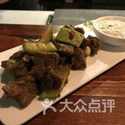 瓜大姐吃羊腿,一场味蕾与视觉的盛宴