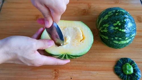 夏天吃瓜新吃法,创意吃瓜新潮流，解锁夏日清凉新姿势