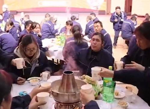 老板请员工吃瓜,共度欢乐时光