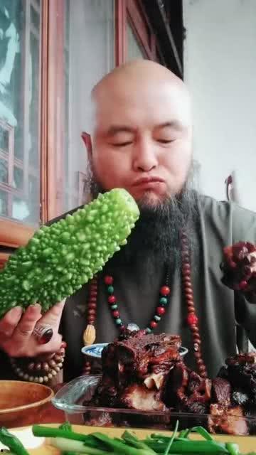 大叔吃凉瓜,凉瓜美食之旅
