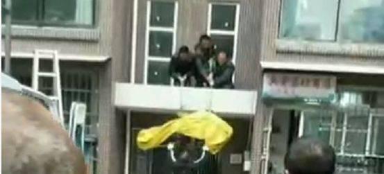 自贡吃瓜事件视频,一场引发网友热议的街头冲突