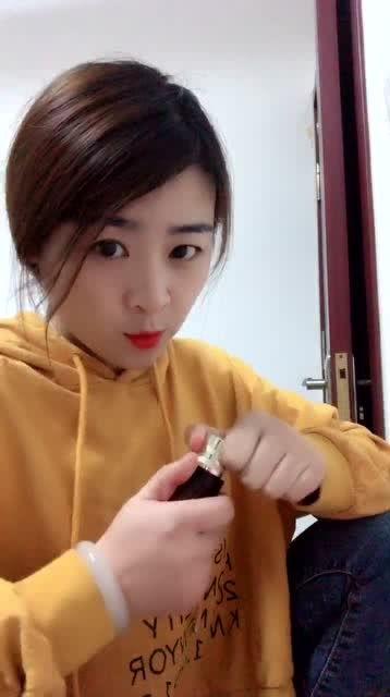 美女吃瓜酱